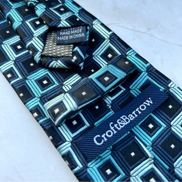 Croft & Barrow 60”  Geometric Patterned Tie in Blue and Black - Picture 3 of 3